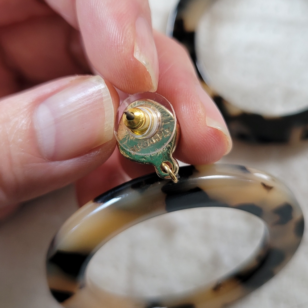 Sugarfix by BaubleBar | NWOT Elegant Blonde Tortoiseshell Hoop Earrings - Picture 5 of 6